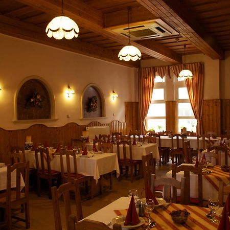 Gerendas Panzio Szombathely Exteriör bild